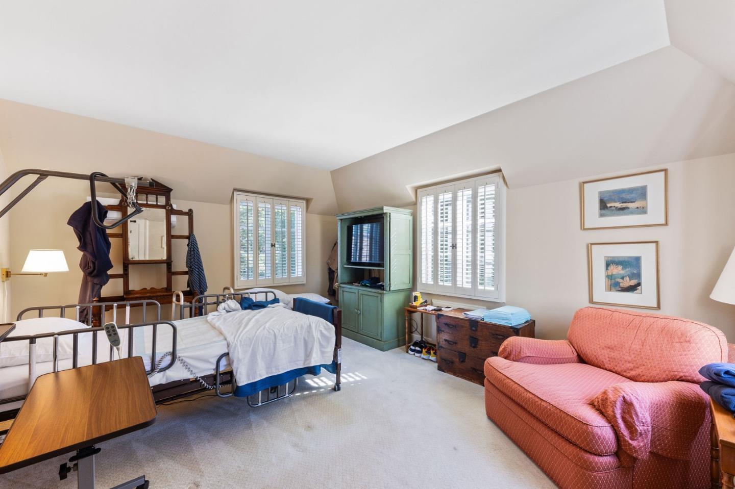 Detail Gallery Image 69 of 106 For 2155 Geri Ln, Hillsborough,  CA 94010 - 3 Beds | 3/1 Baths