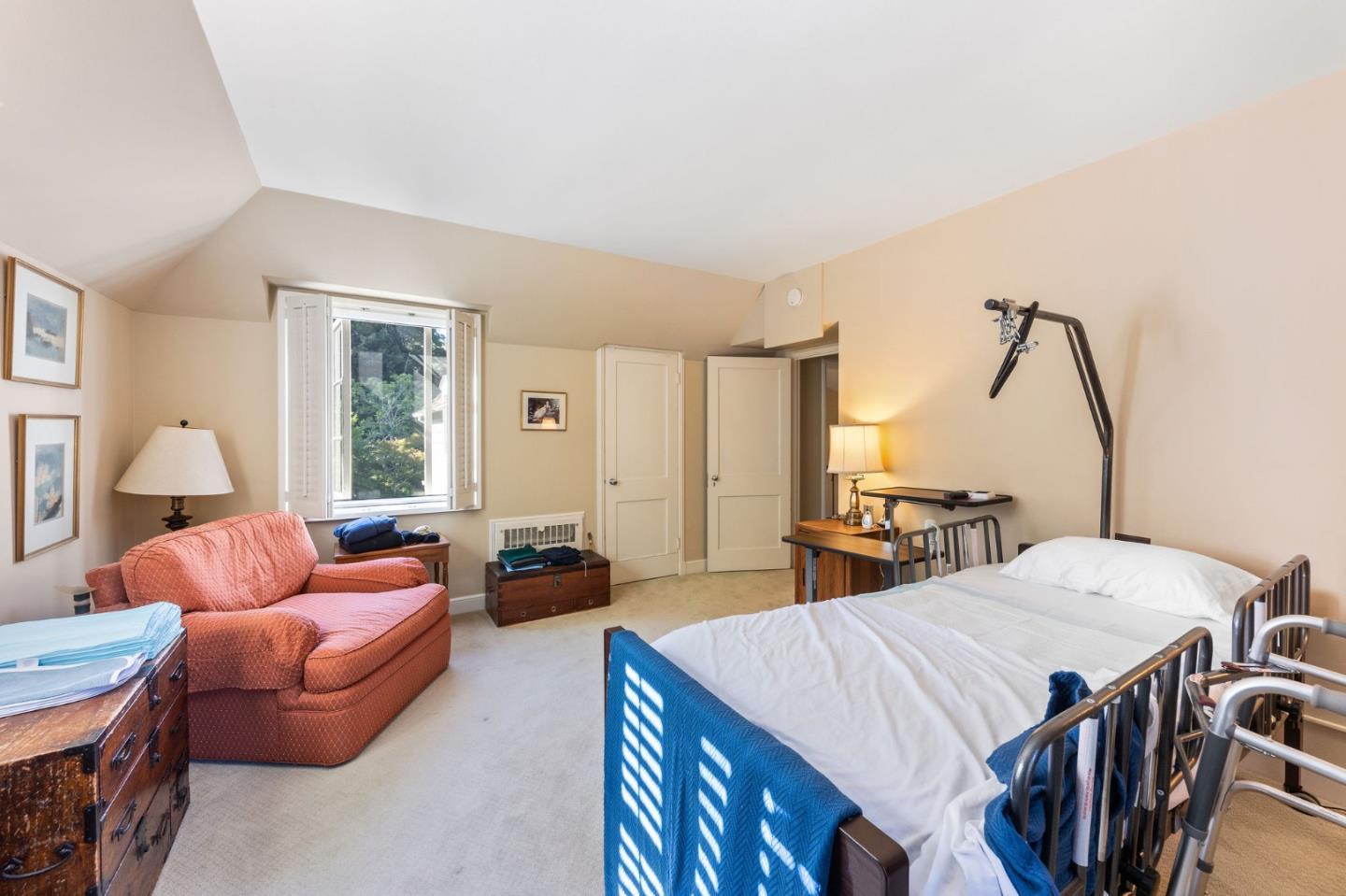 Detail Gallery Image 70 of 106 For 2155 Geri Ln, Hillsborough,  CA 94010 - 3 Beds | 3/1 Baths