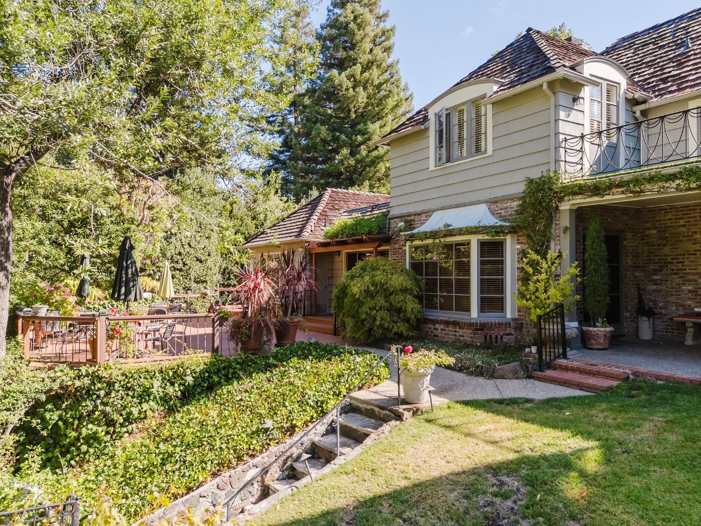 Detail Gallery Image 86 of 106 For 2155 Geri Ln, Hillsborough,  CA 94010 - 3 Beds | 3/1 Baths