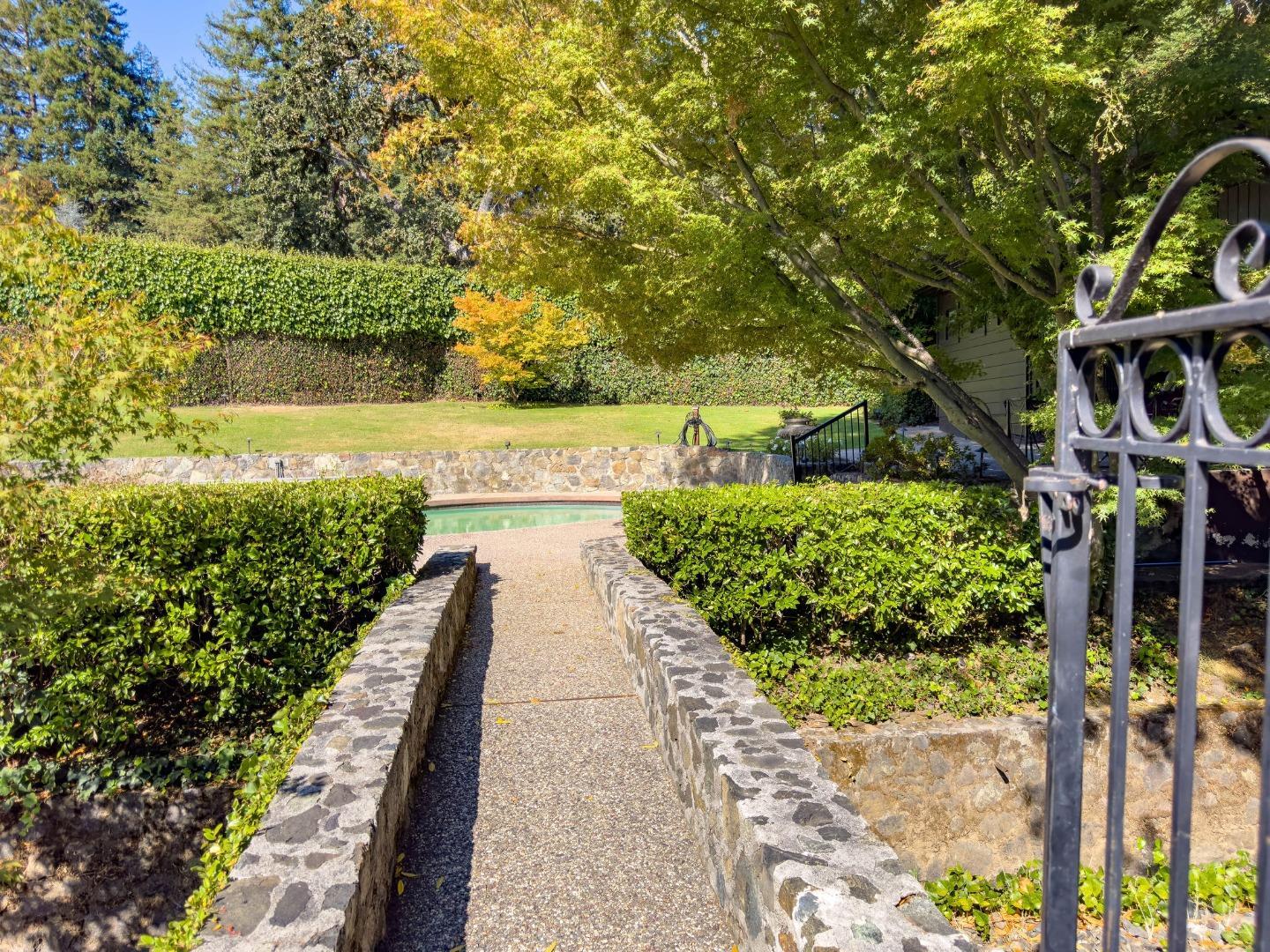 Detail Gallery Image 89 of 106 For 2155 Geri Ln, Hillsborough,  CA 94010 - 3 Beds | 3/1 Baths