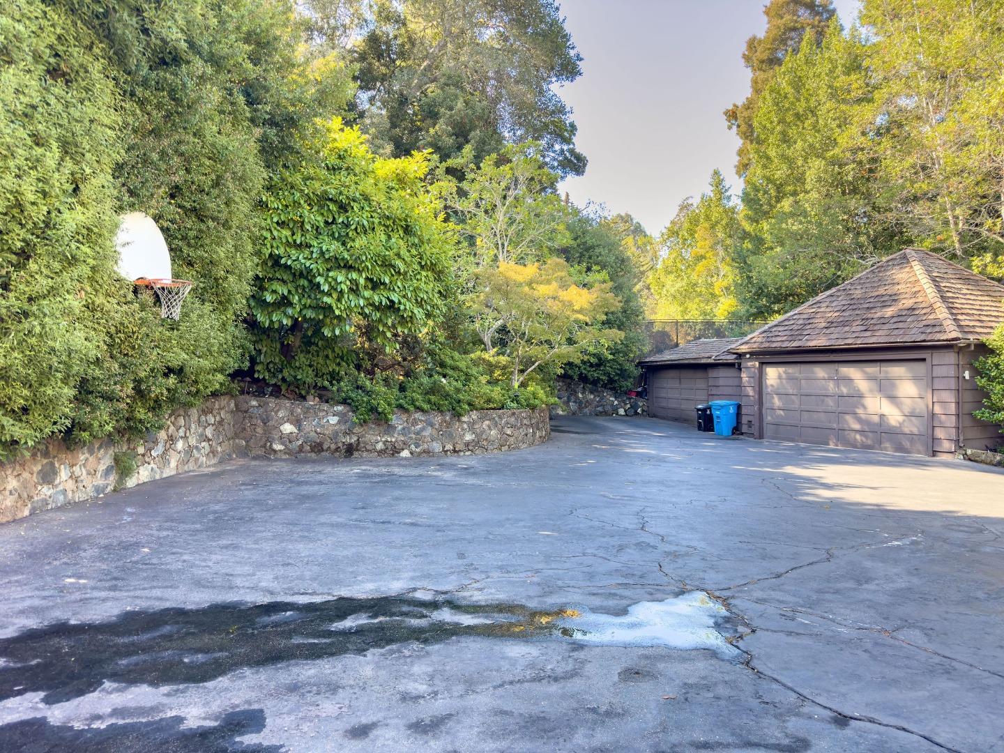 Detail Gallery Image 9 of 106 For 2155 Geri Ln, Hillsborough,  CA 94010 - 3 Beds | 3/1 Baths
