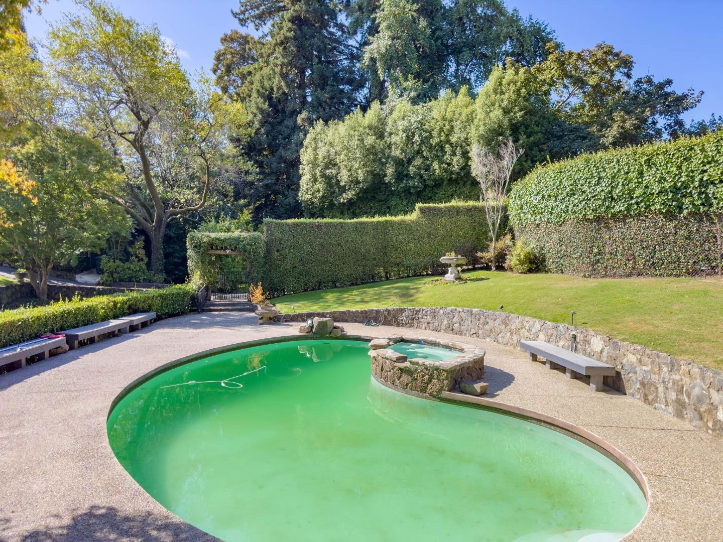 Detail Gallery Image 91 of 106 For 2155 Geri Ln, Hillsborough,  CA 94010 - 3 Beds | 3/1 Baths