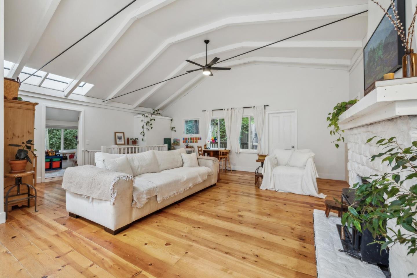 Detail Gallery Image 5 of 48 For 16 Redwood Dr, La Honda,  CA 94020 - 3 Beds | 2 Baths