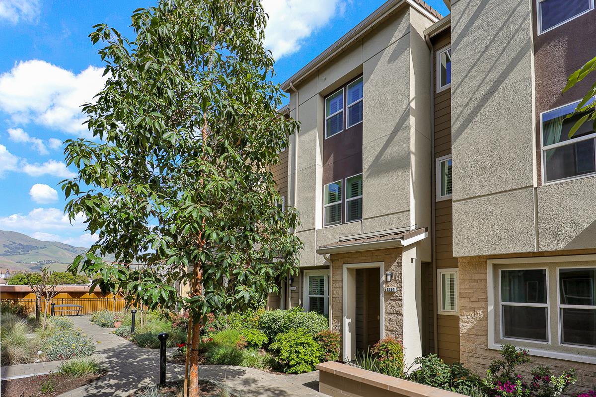 Detail Gallery Image 2 of 50 For 1312 Milkweed St, Milpitas,  CA 95035 - 3 Beds | 3/1 Baths
