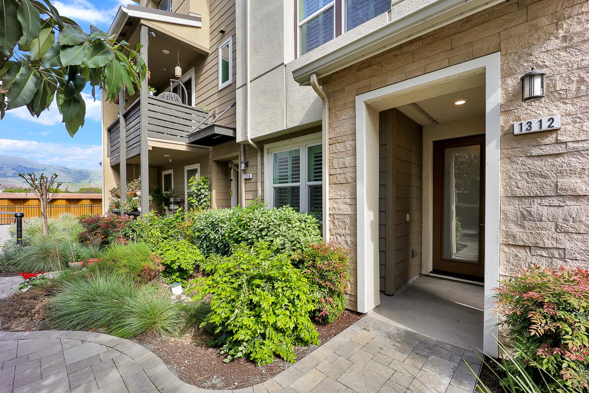 Detail Gallery Image 3 of 50 For 1312 Milkweed St, Milpitas,  CA 95035 - 3 Beds | 3/1 Baths