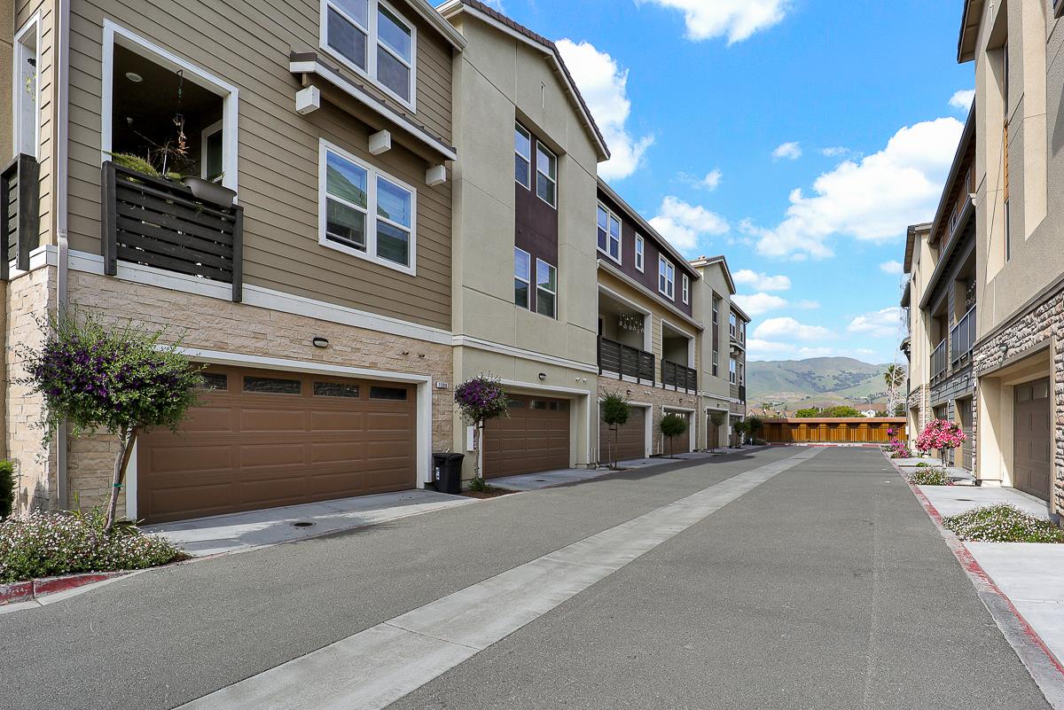 Detail Gallery Image 6 of 50 For 1312 Milkweed St, Milpitas,  CA 95035 - 3 Beds | 3/1 Baths