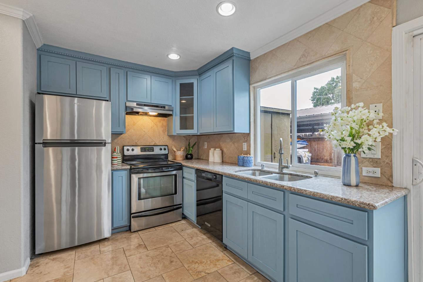 Detail Gallery Image 9 of 26 For 2749 Fricka Ct, San Jose,  CA 95121 - 3 Beds | 1/1 Baths
