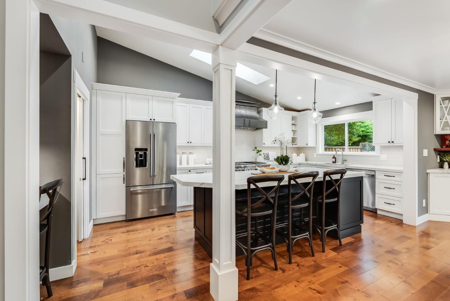 Detail Gallery Image 10 of 49 For 66 Bayport Ct, San Carlos,  CA 94070 - 4 Beds | 3 Baths
