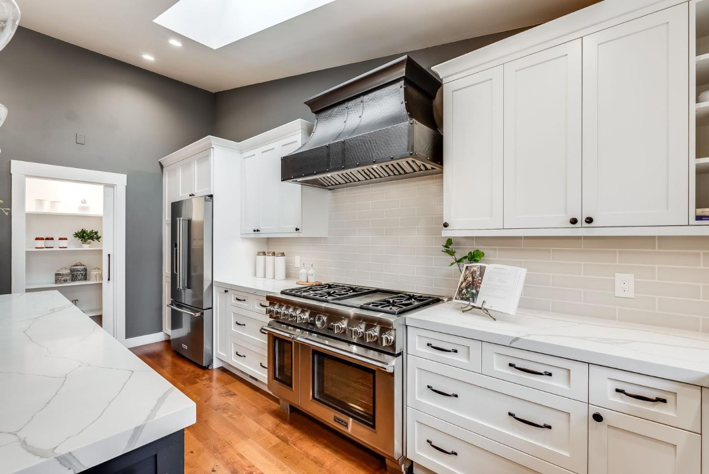 Detail Gallery Image 14 of 49 For 66 Bayport Ct, San Carlos,  CA 94070 - 4 Beds | 3 Baths