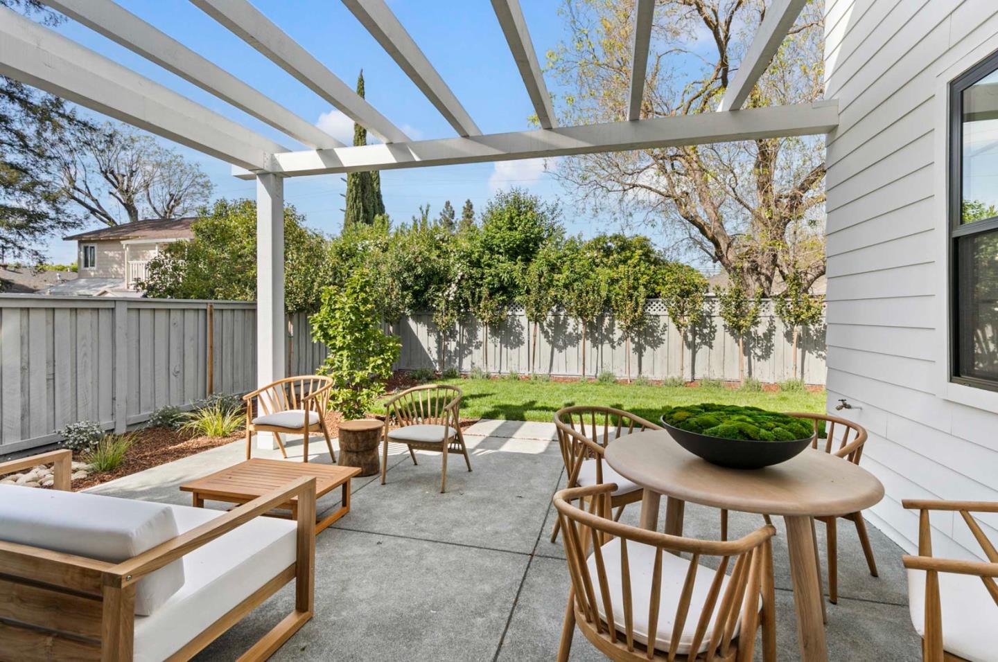 Detail Gallery Image 10 of 49 For 191 Alexander Ave, Redwood City,  CA 94061 - 4 Beds | 3/1 Baths