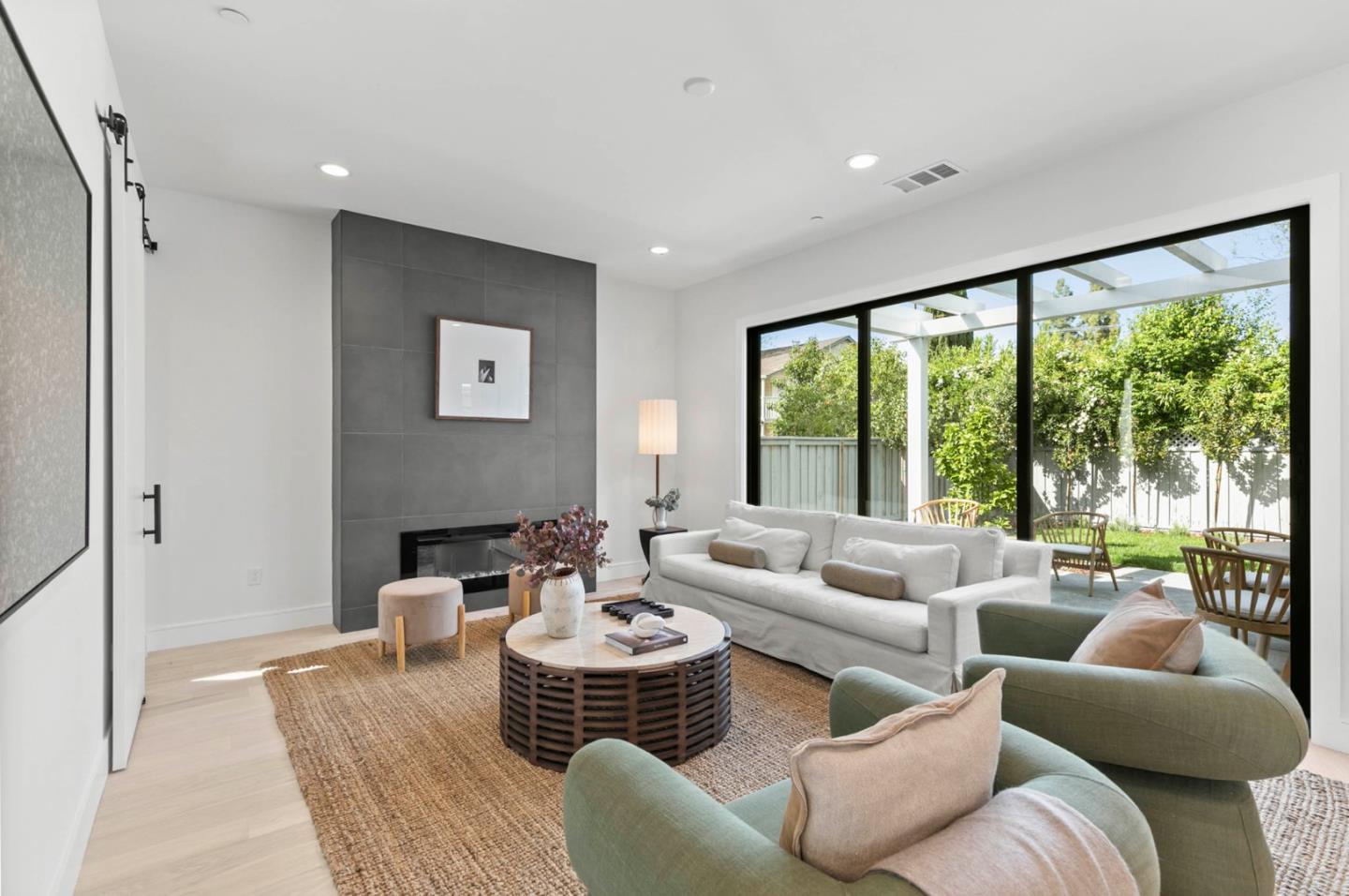 Detail Gallery Image 14 of 49 For 191 Alexander Ave, Redwood City,  CA 94061 - 4 Beds | 3/1 Baths