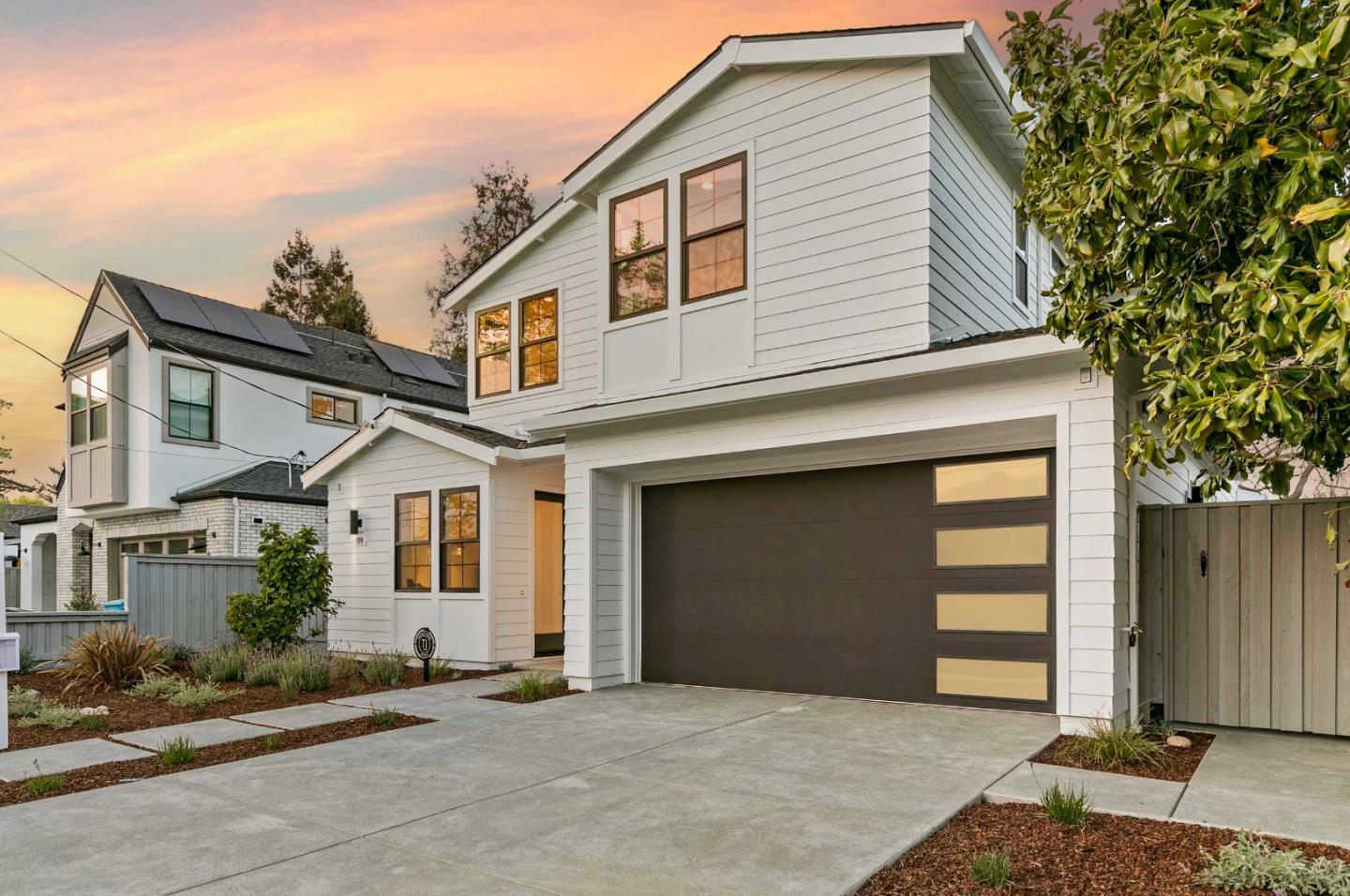 Detail Gallery Image 2 of 49 For 191 Alexander Ave, Redwood City,  CA 94061 - 4 Beds | 3/1 Baths