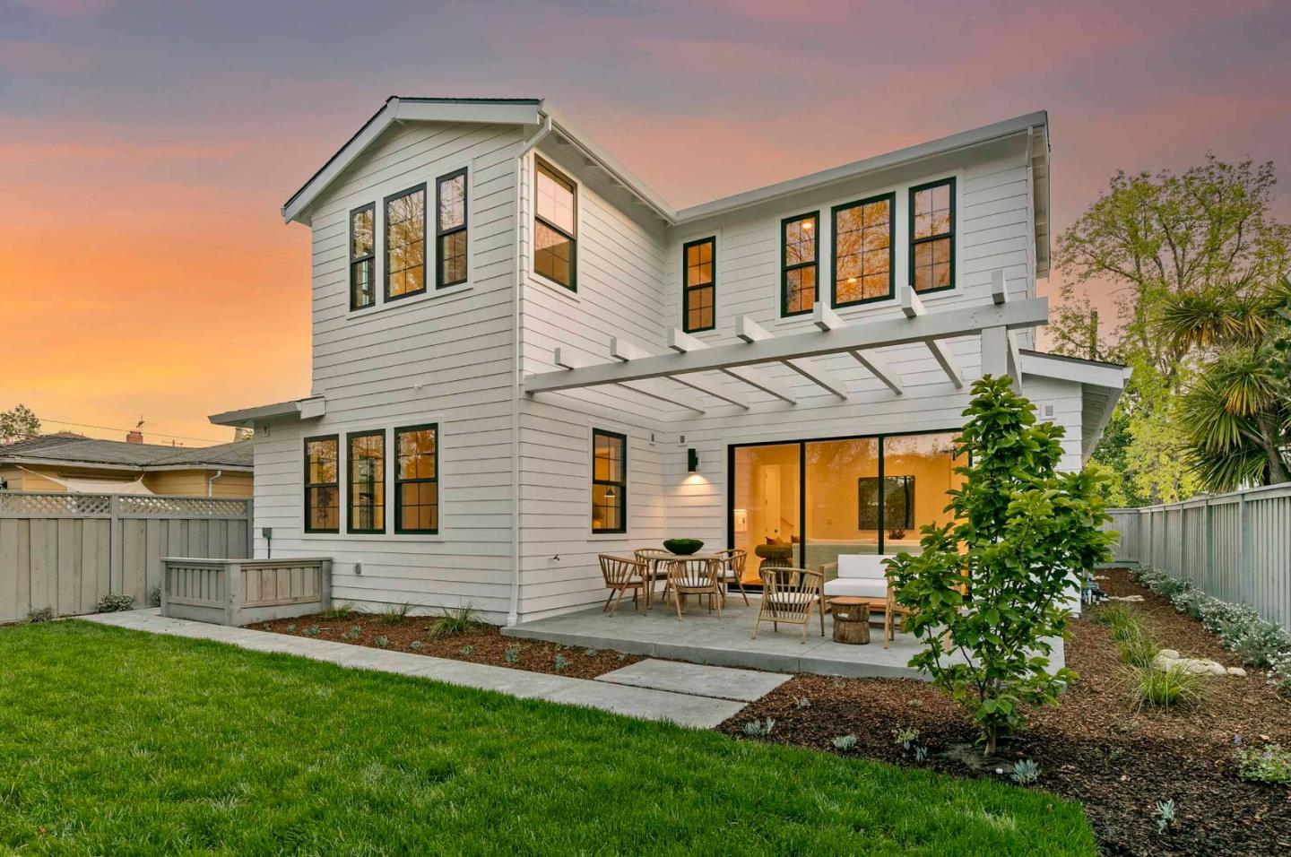Detail Gallery Image 3 of 49 For 191 Alexander Ave, Redwood City,  CA 94061 - 4 Beds | 3/1 Baths