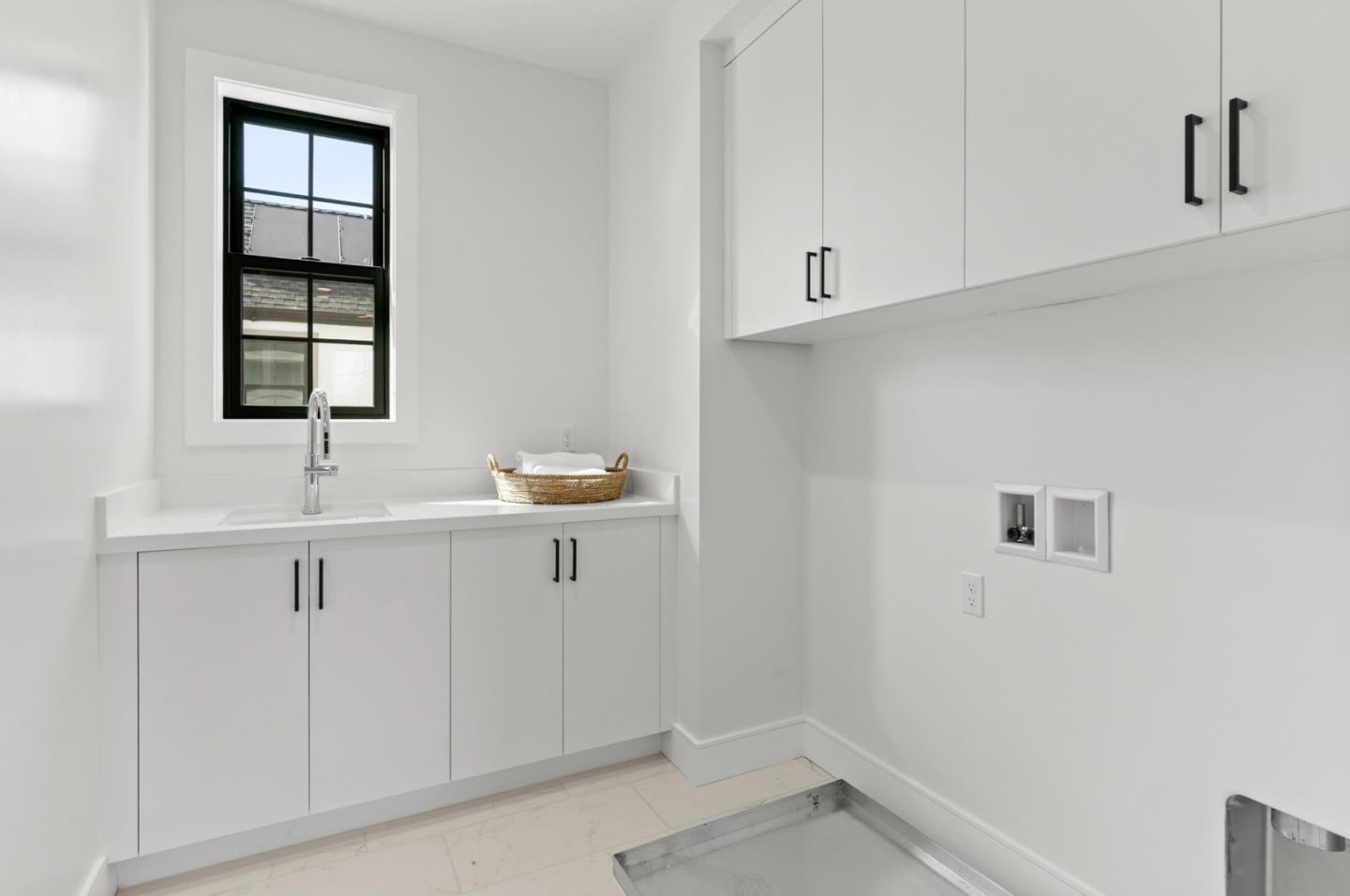 Detail Gallery Image 31 of 49 For 191 Alexander Ave, Redwood City,  CA 94061 - 4 Beds | 3/1 Baths