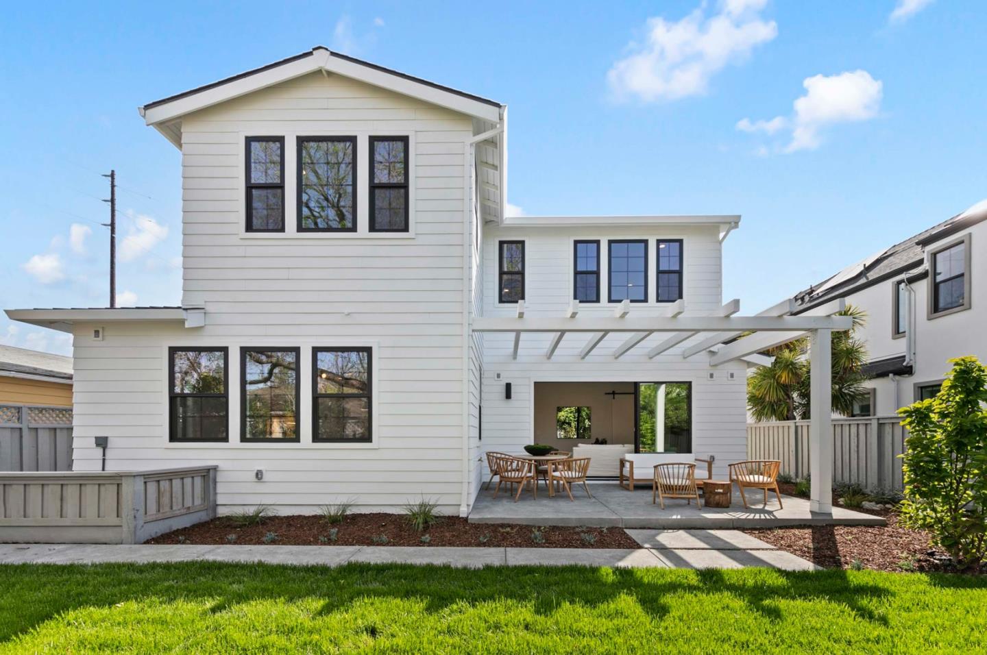 Detail Gallery Image 4 of 49 For 191 Alexander Ave, Redwood City,  CA 94061 - 4 Beds | 3/1 Baths
