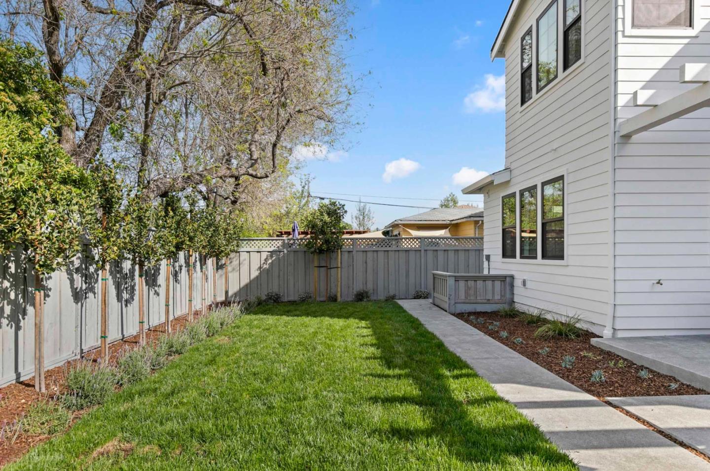 Detail Gallery Image 8 of 49 For 191 Alexander Ave, Redwood City,  CA 94061 - 4 Beds | 3/1 Baths