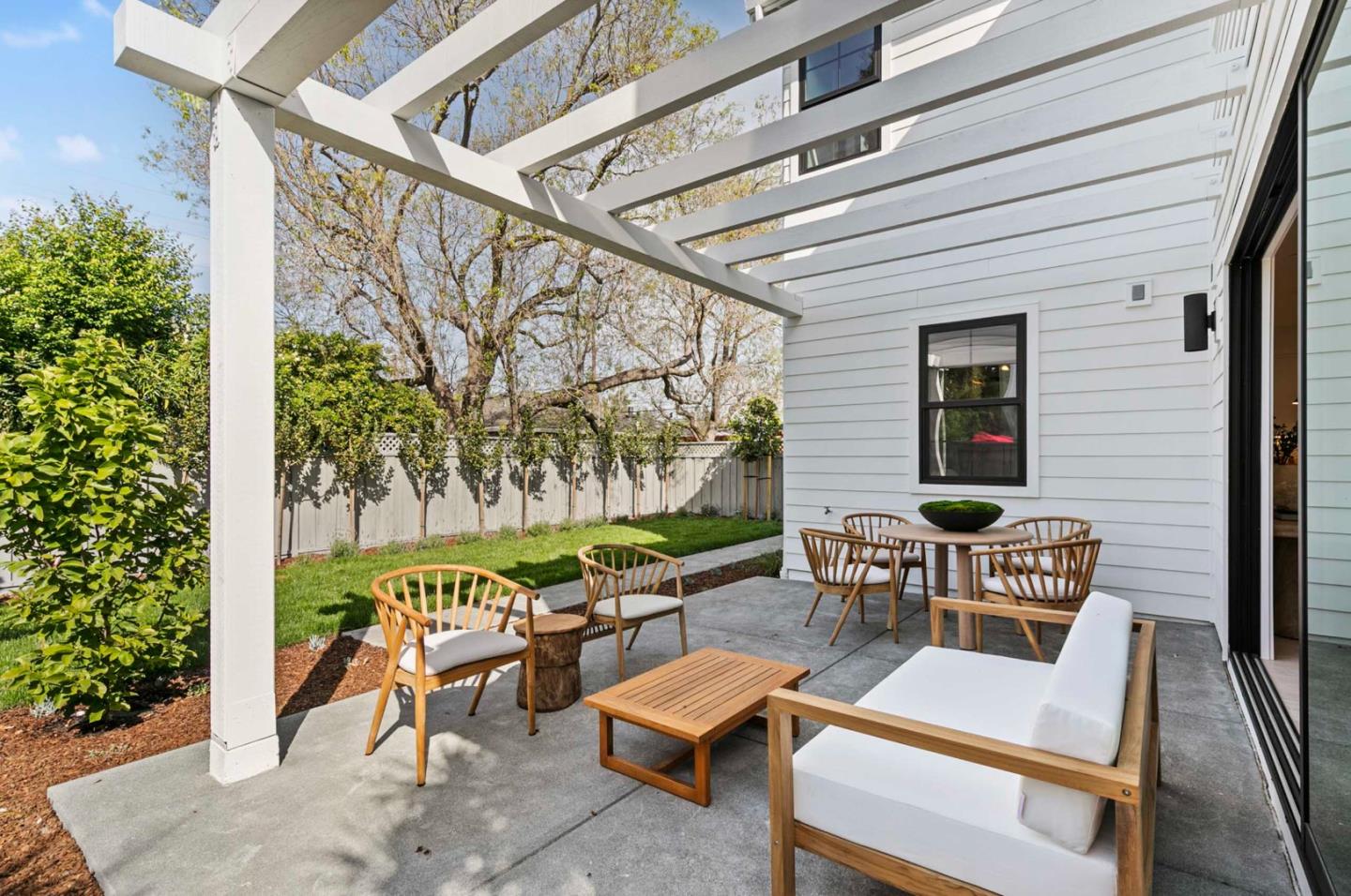 Detail Gallery Image 9 of 49 For 191 Alexander Ave, Redwood City,  CA 94061 - 4 Beds | 3/1 Baths