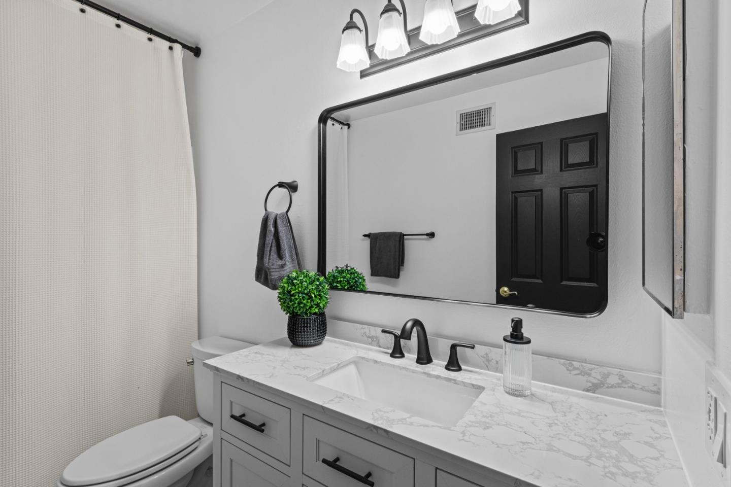 Detail Gallery Image 5 of 41 For 62 Park Sharon Dr, San Jose,  CA 95136 - 4 Beds | 2 Baths