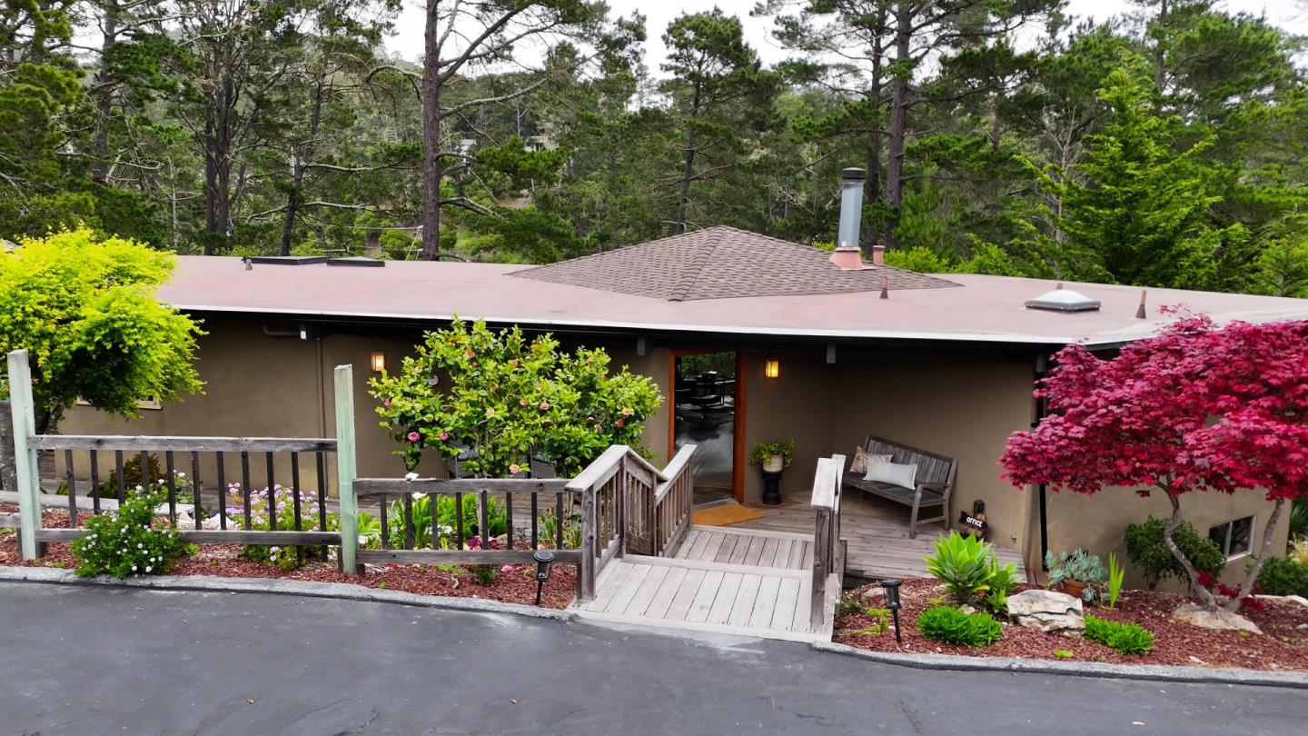 Detail Gallery Image 2 of 22 For 25275 Arriba Del Mundo, Carmel,  CA 93923 - 3 Beds | 2/1 Baths