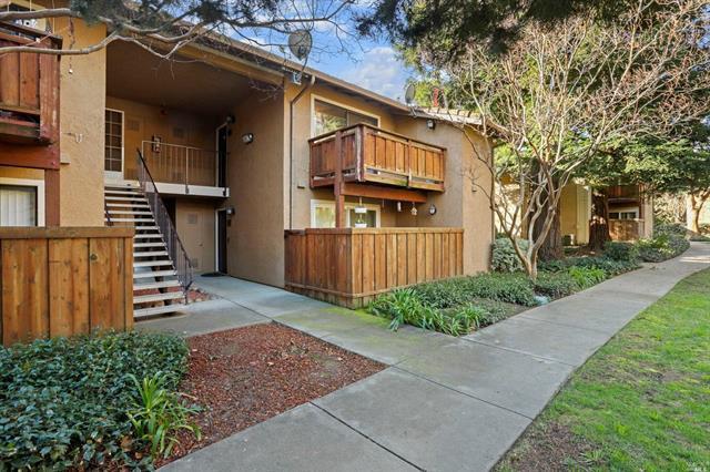 Detail Gallery Image 2 of 12 For 638 Arcadia Dr, Vacaville,  CA 95687 - 2 Beds | 1 Baths
