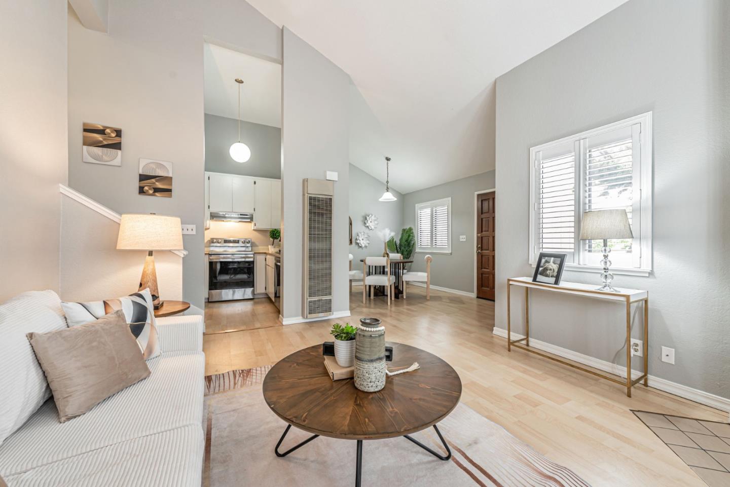 Detail Gallery Image 1 of 31 For 432 Coyote Creek Cir, San Jose,  CA 95116 - 1 Beds | 1 Baths