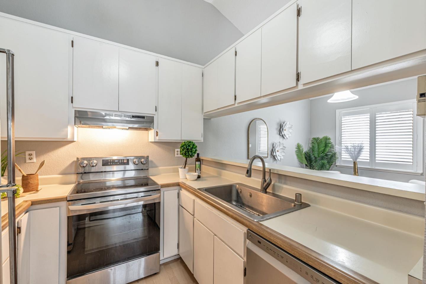 Detail Gallery Image 19 of 31 For 432 Coyote Creek Cir, San Jose,  CA 95116 - 1 Beds | 1 Baths