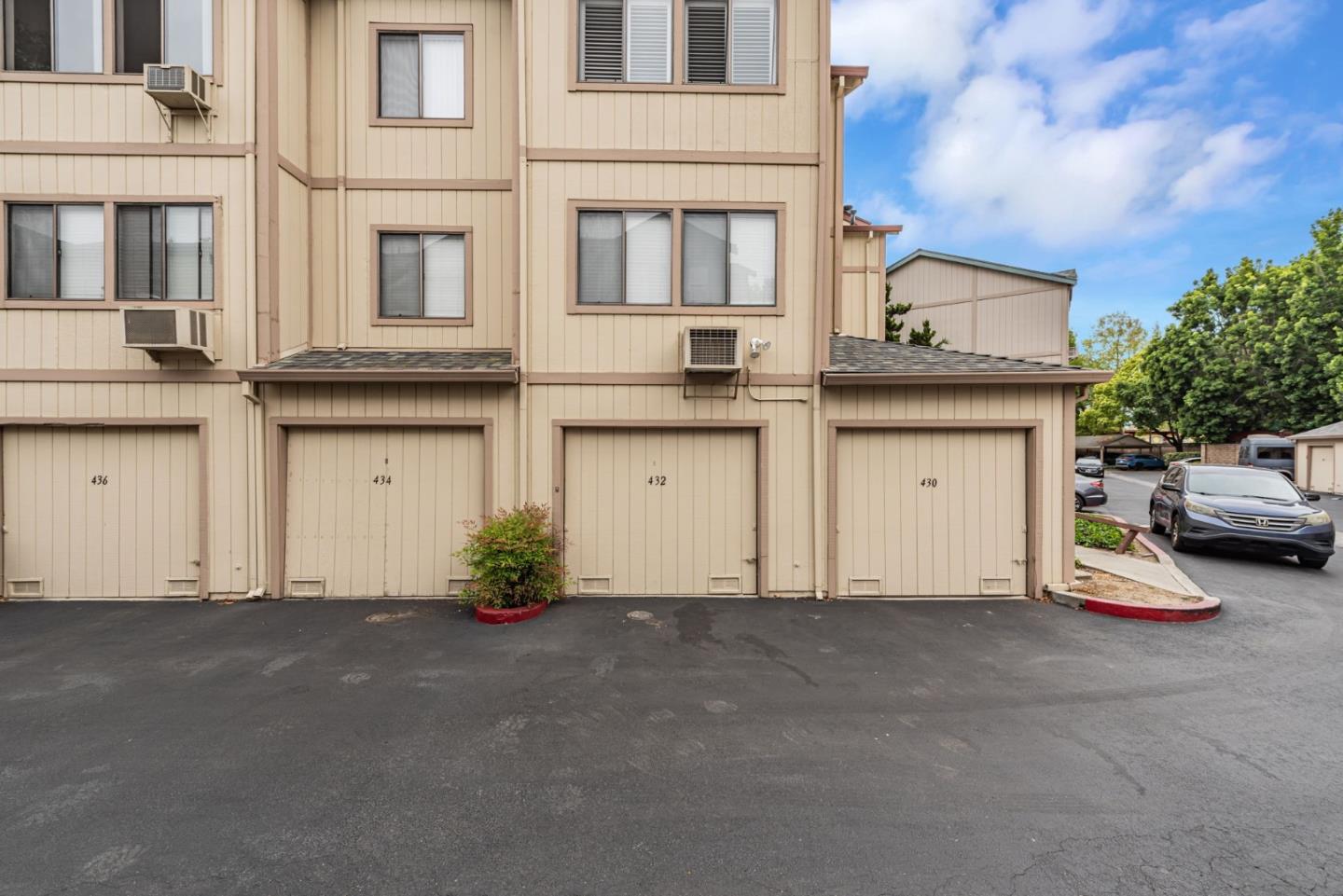 Detail Gallery Image 27 of 31 For 432 Coyote Creek Cir, San Jose,  CA 95116 - 1 Beds | 1 Baths