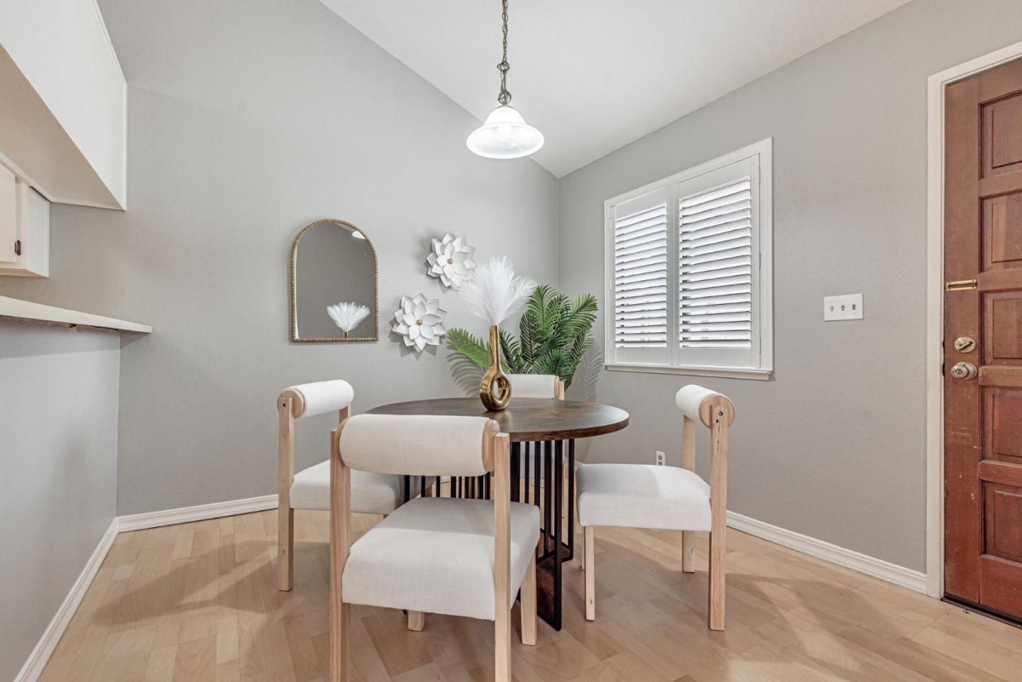 Detail Gallery Image 7 of 31 For 432 Coyote Creek Cir, San Jose,  CA 95116 - 1 Beds | 1 Baths