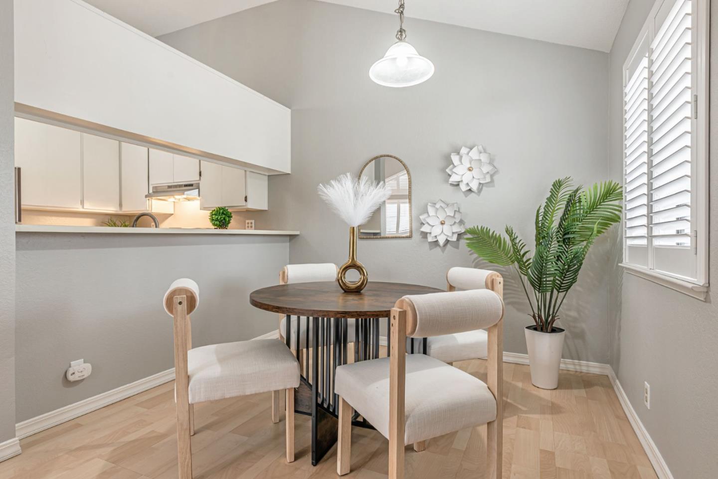Detail Gallery Image 8 of 31 For 432 Coyote Creek Cir, San Jose,  CA 95116 - 1 Beds | 1 Baths