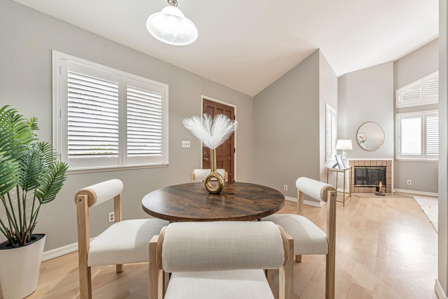 Detail Gallery Image 9 of 31 For 432 Coyote Creek Cir, San Jose,  CA 95116 - 1 Beds | 1 Baths