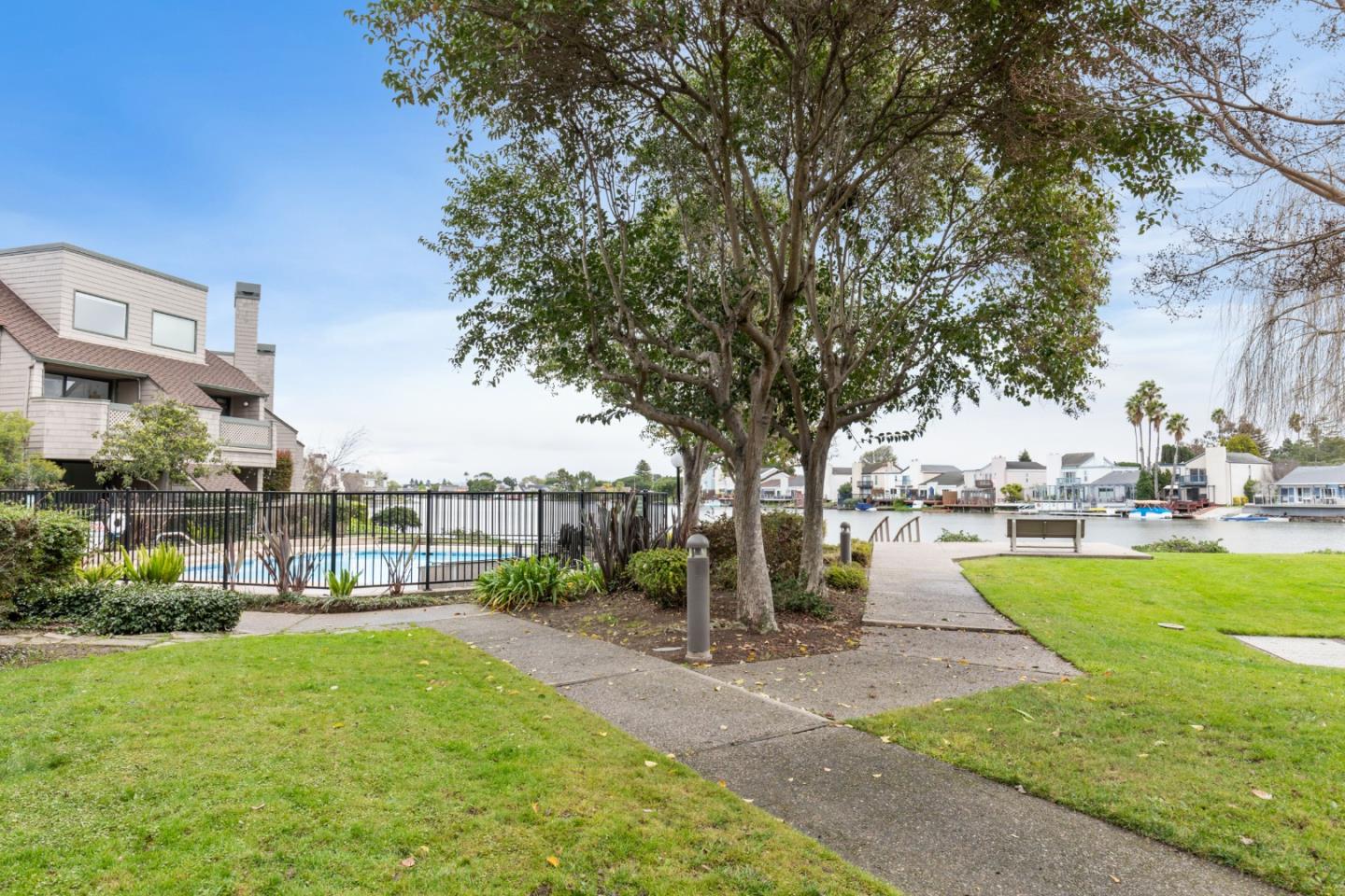 Detail Gallery Image 16 of 22 For 77 Pelican Ln, Redwood City,  CA 94065 - 1 Beds | 1 Baths