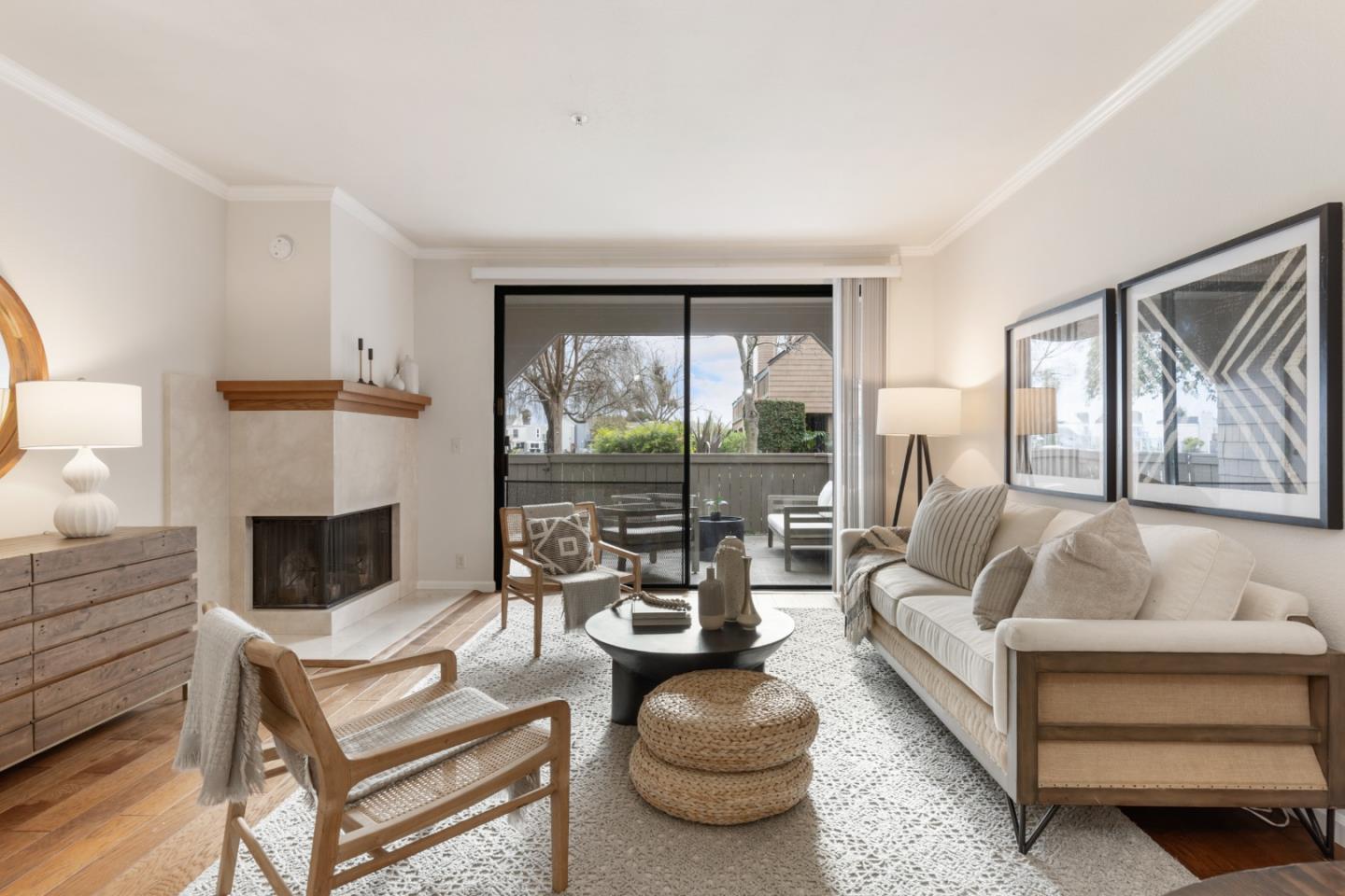 Detail Gallery Image 2 of 22 For 77 Pelican Ln, Redwood City,  CA 94065 - 1 Beds | 1 Baths