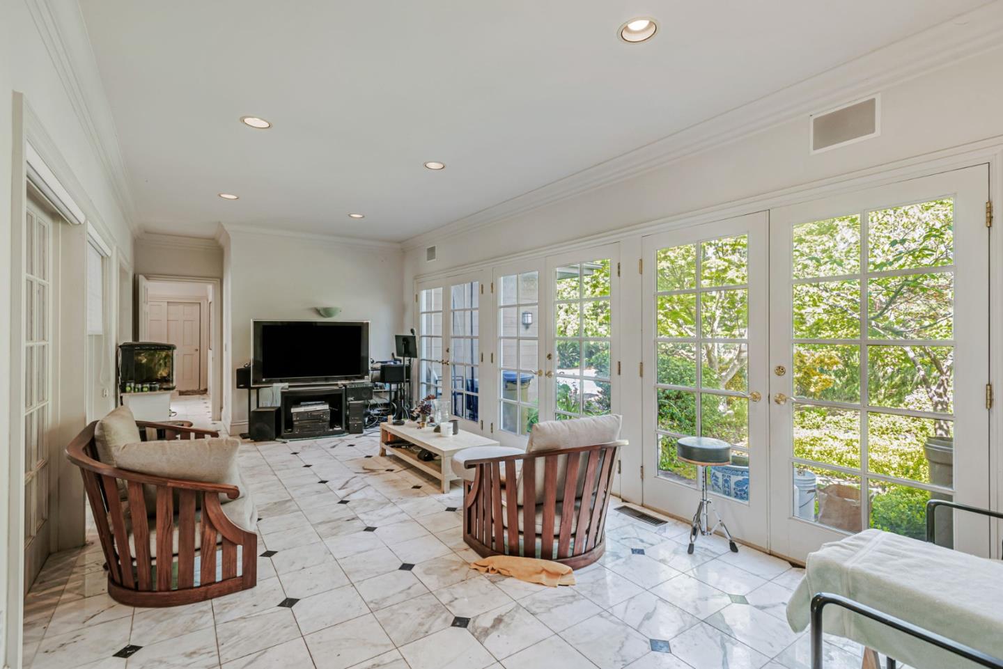 Detail Gallery Image 16 of 46 For 280 Uplands Dr, Hillsborough,  CA 94010 - 5 Beds | 4/1 Baths