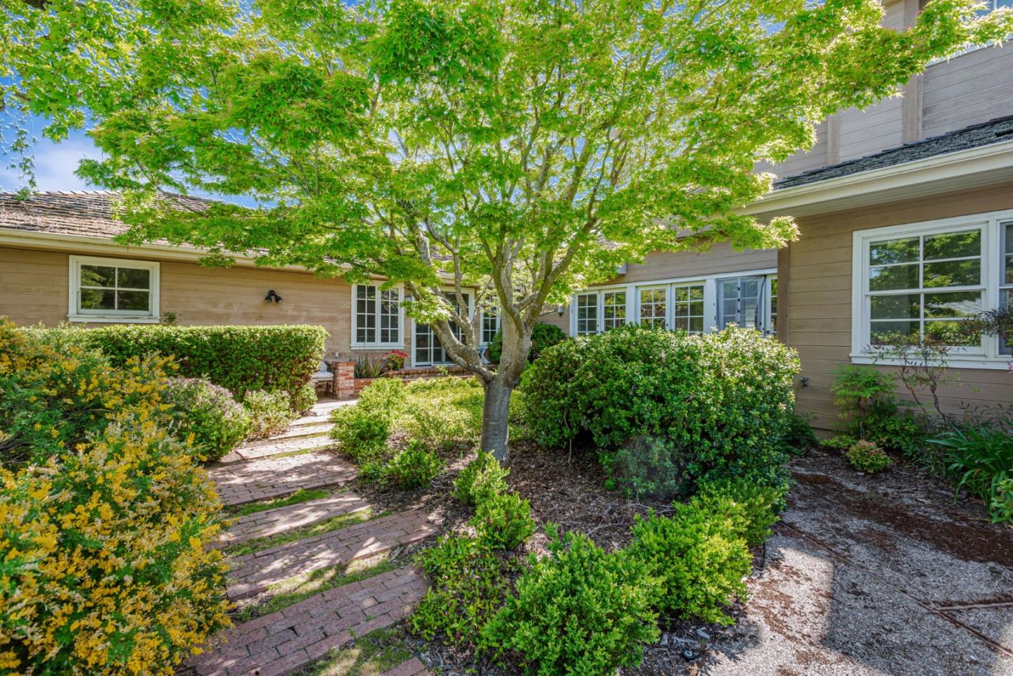 Detail Gallery Image 37 of 46 For 280 Uplands Dr, Hillsborough,  CA 94010 - 5 Beds | 4/1 Baths