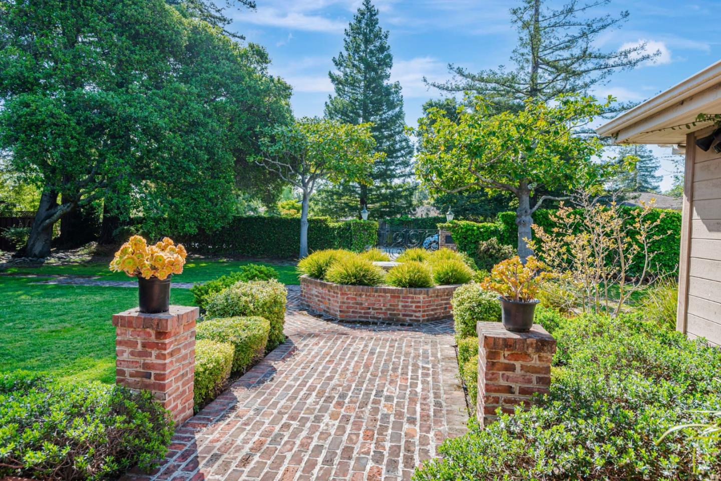 Detail Gallery Image 4 of 46 For 280 Uplands Dr, Hillsborough,  CA 94010 - 5 Beds | 4/1 Baths