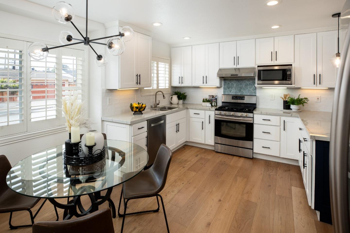 Detail Gallery Image 12 of 43 For 561 Fiesta Dr, San Mateo,  CA 94403 - 3 Beds | 2 Baths