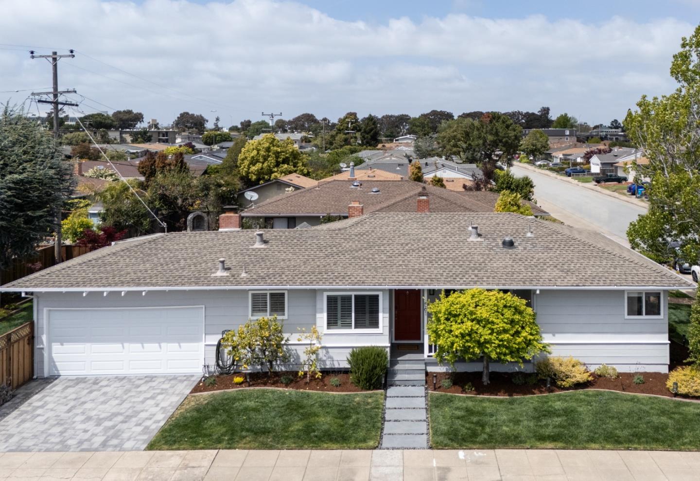 Detail Gallery Image 2 of 43 For 561 Fiesta Dr, San Mateo,  CA 94403 - 3 Beds | 2 Baths
