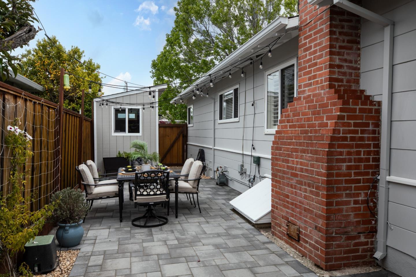 Detail Gallery Image 28 of 43 For 561 Fiesta Dr, San Mateo,  CA 94403 - 3 Beds | 2 Baths