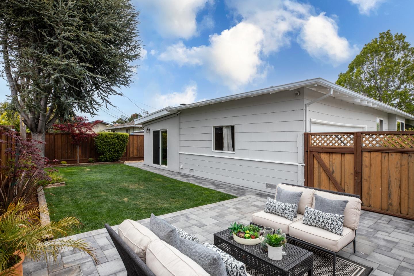 Detail Gallery Image 34 of 43 For 561 Fiesta Dr, San Mateo,  CA 94403 - 3 Beds | 2 Baths