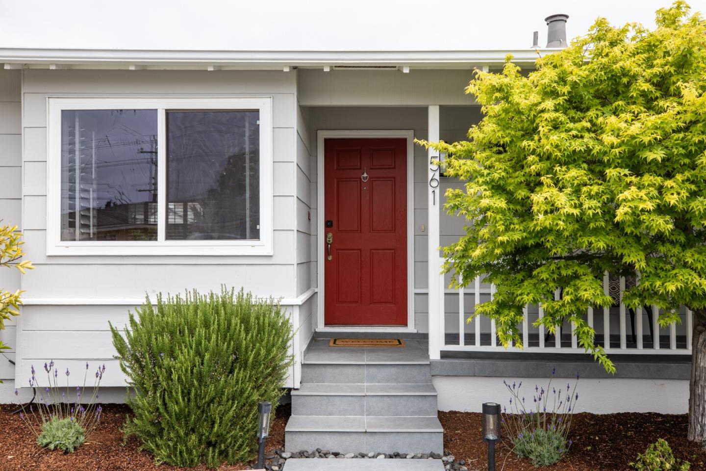Detail Gallery Image 5 of 43 For 561 Fiesta Dr, San Mateo,  CA 94403 - 3 Beds | 2 Baths