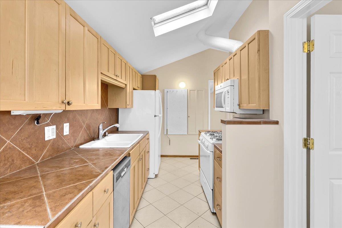 Detail Gallery Image 7 of 25 For 1195 Elm Ave, Seaside,  CA 93955 - 2 Beds | 1 Baths