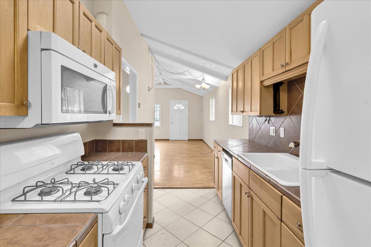 Detail Gallery Image 8 of 25 For 1195 Elm Ave, Seaside,  CA 93955 - 2 Beds | 1 Baths