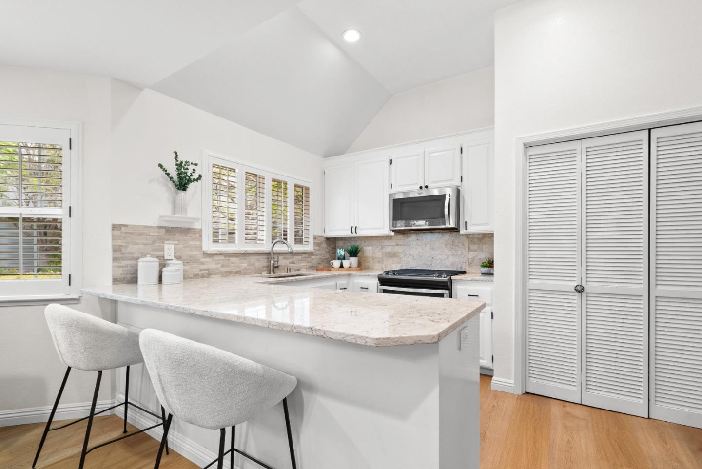 Detail Gallery Image 7 of 50 For 125 Southampton Ln a,  Santa Cruz,  CA 95062 - 2 Beds | 2 Baths