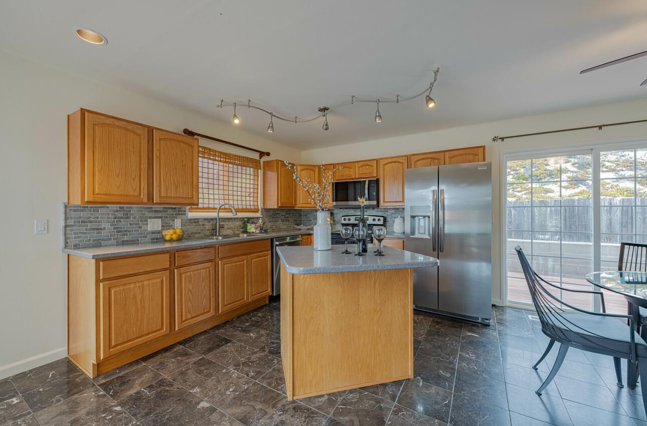 Detail Gallery Image 12 of 39 For 9 Harrow Court, Seaside,  CA 93955 - 3 Beds | 2 Baths