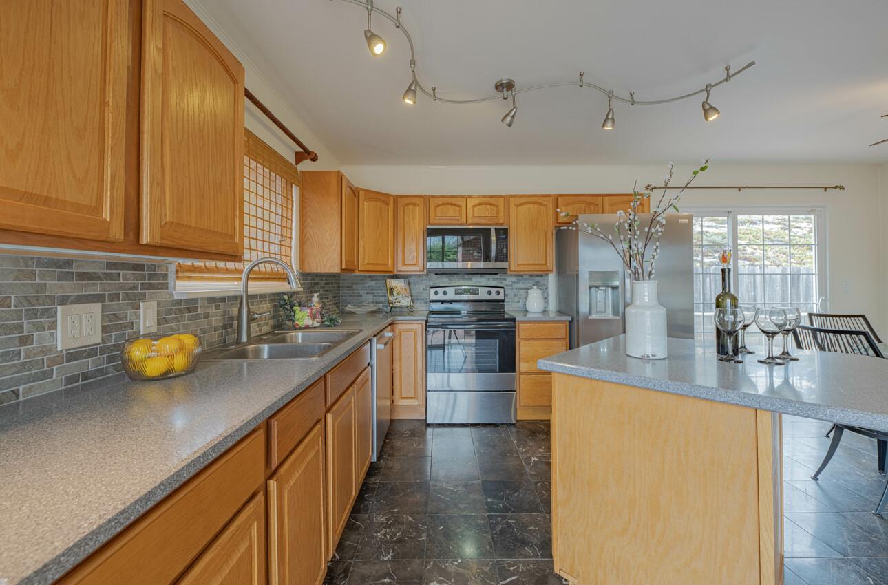 Detail Gallery Image 13 of 39 For 9 Harrow Court, Seaside,  CA 93955 - 3 Beds | 2 Baths