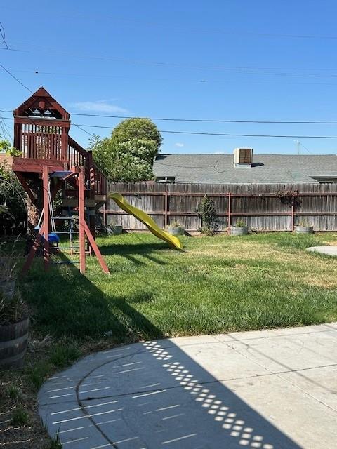 Detail Gallery Image 15 of 18 For 471 Helen Ave, Tracy,  CA 95376 - 4 Beds | 2 Baths