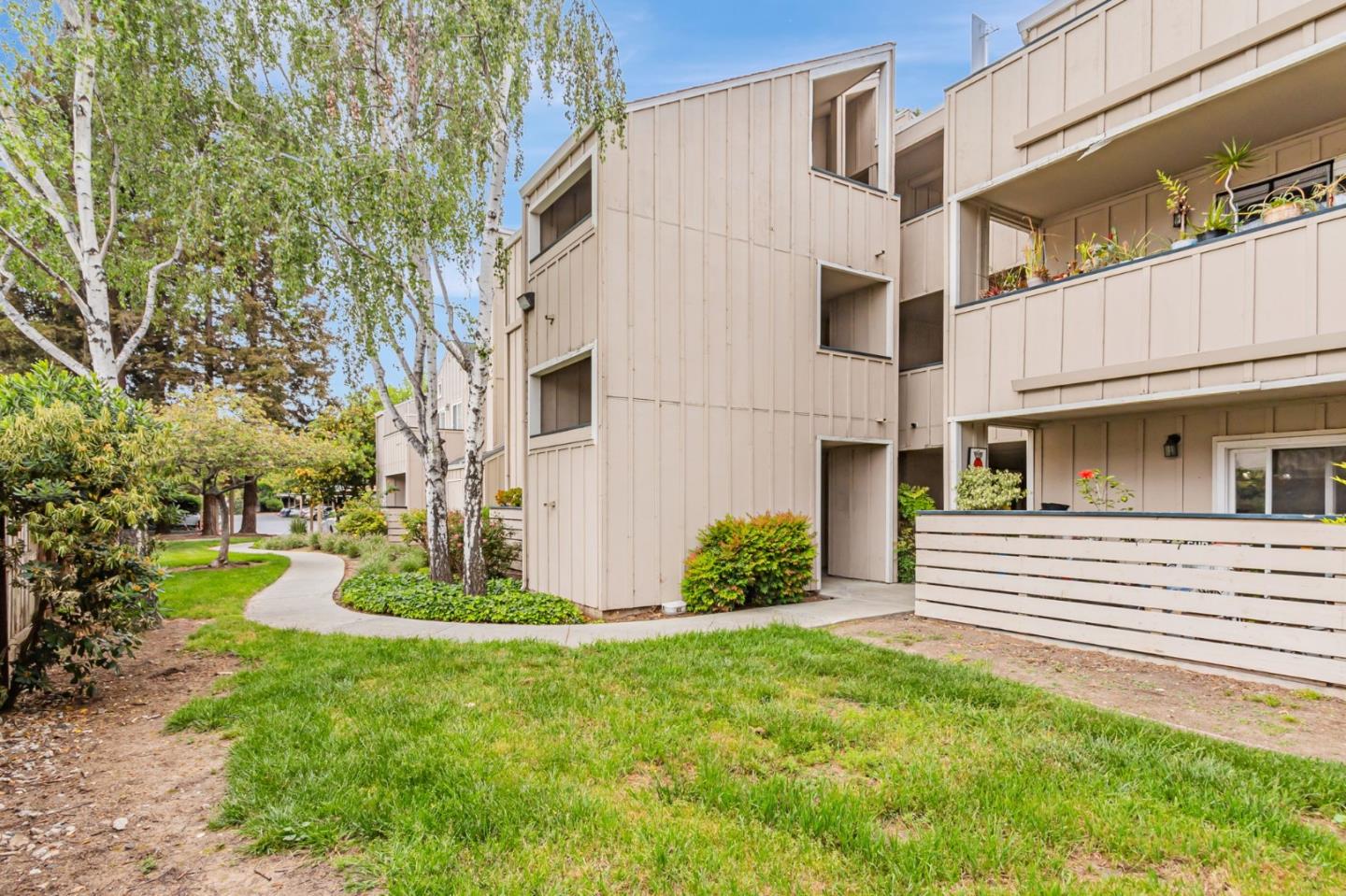 Detail Gallery Image 3 of 38 For 57 Monte Verano Ct, San Jose,  CA 95116 - 2 Beds | 1 Baths