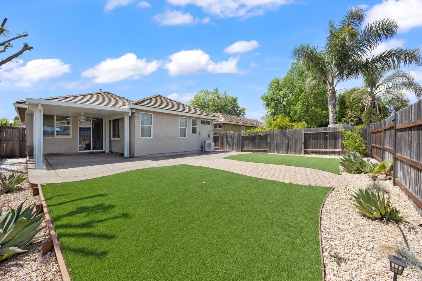 Detail Gallery Image 10 of 17 For 5850 Bridgecross Dr, Sacramento,  CA 95835 - 3 Beds | 2 Baths