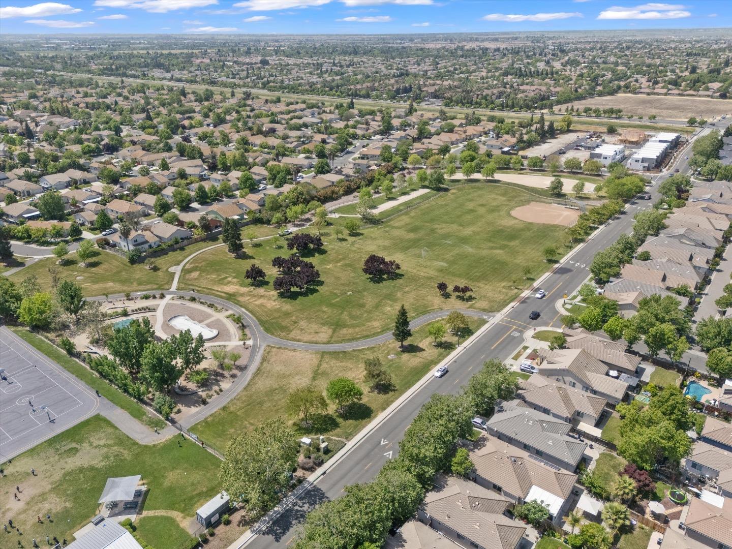Detail Gallery Image 14 of 17 For 5850 Bridgecross Dr, Sacramento,  CA 95835 - 3 Beds | 2 Baths