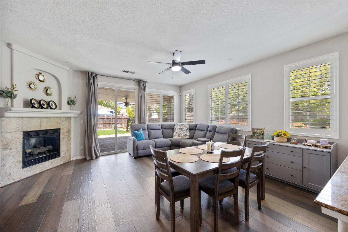 Detail Gallery Image 7 of 17 For 5850 Bridgecross Dr, Sacramento,  CA 95835 - 3 Beds | 2 Baths